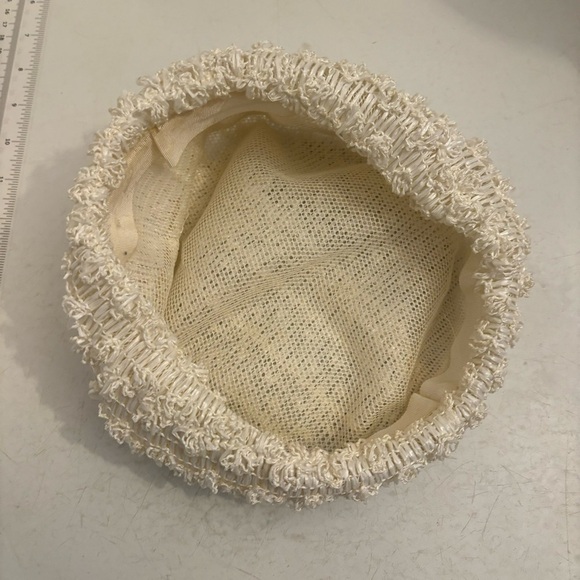 Vintage‎ 1960’s  women’s white cream rosette pillbox hat headpiece - Picture 8 of 9